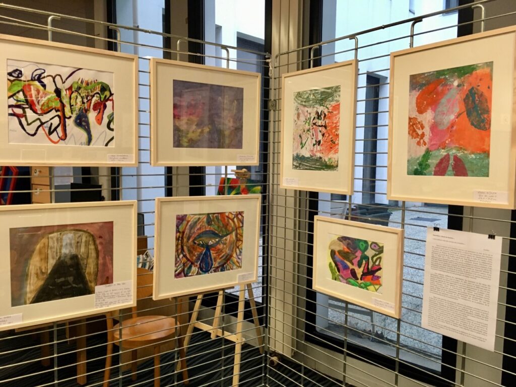 Exposition Envie de lumière au CDI, en collaboration avec le Théâtre Rutebeuf