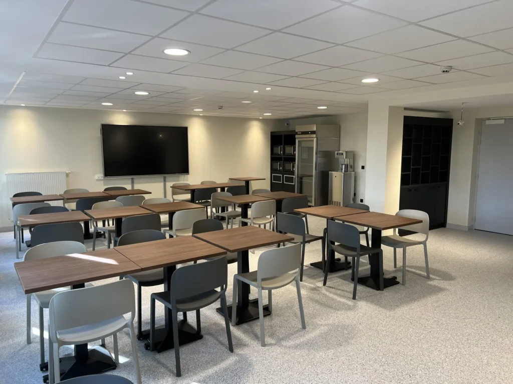 Salle de petit déjeuner de l'hôtel d'application